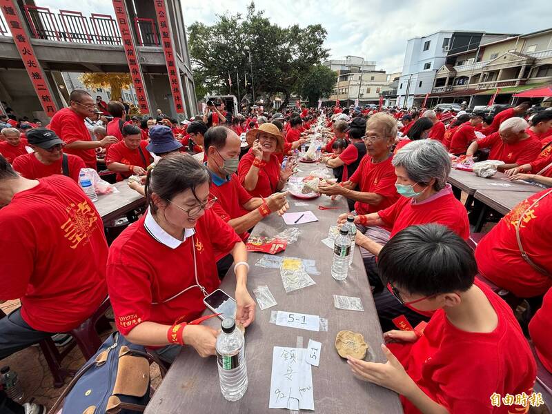 宜蘭千人泥塑王公大神像 3尊240公分高神尊2年後落成