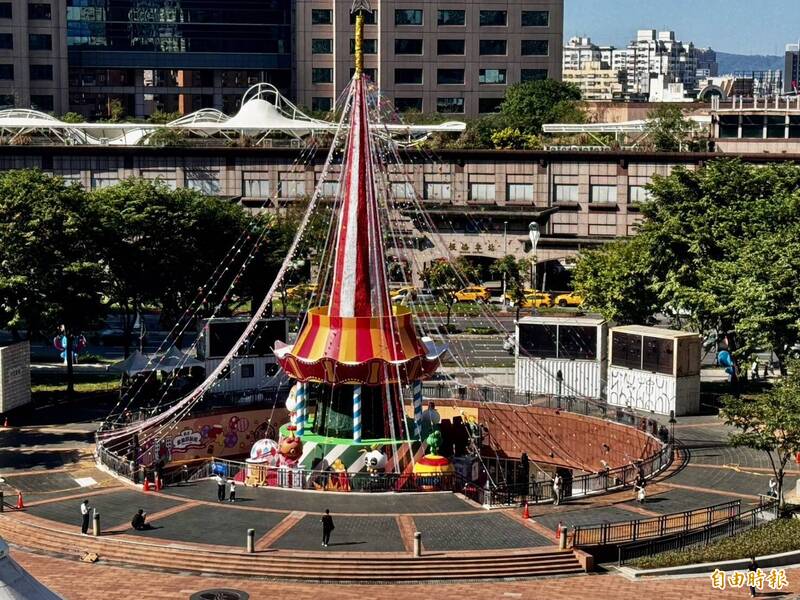 新北耶誕城遭板橋居民反彈 洪孟楷籲參考東京都廳全年閃耀