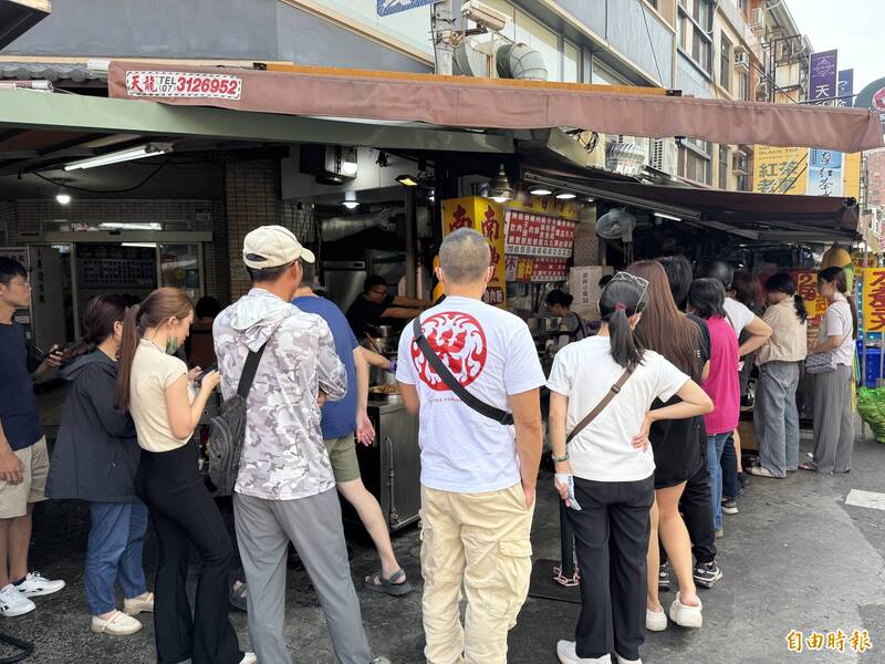 台灣豬回來了!高雄50年老店南豐魯肉飯再現排隊人龍