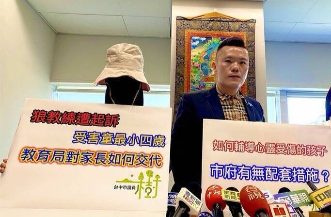 台中市议员江和树陪同被害人妈妈踼爆此案。（资料照）