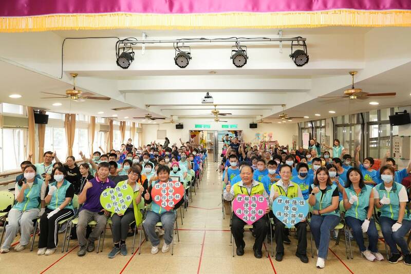 身障者照顧發表會 陳光復承諾3節慰問金將提高至1萬4000元