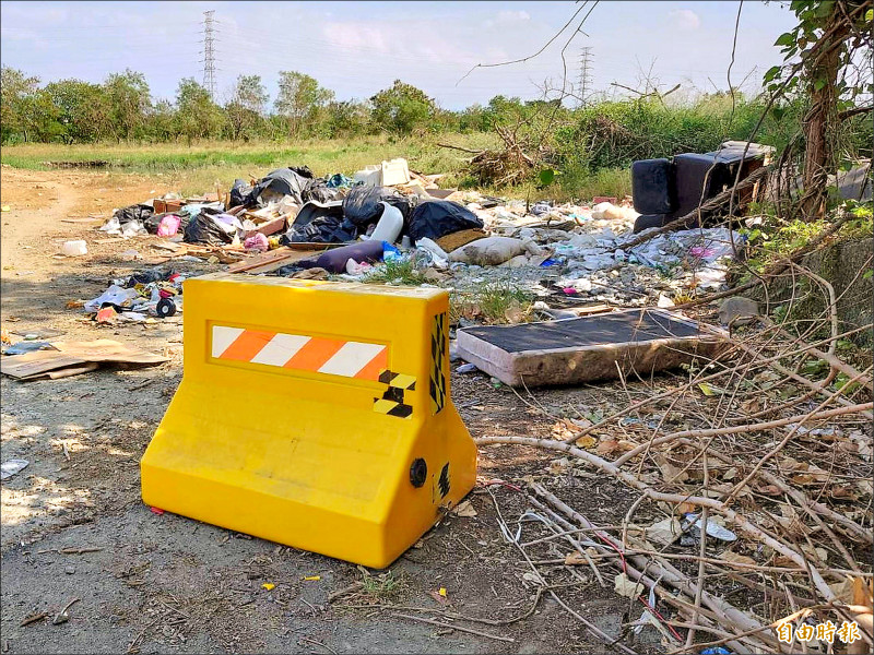 專抓濫倒廢棄物 紐澤西護欄藏監視器