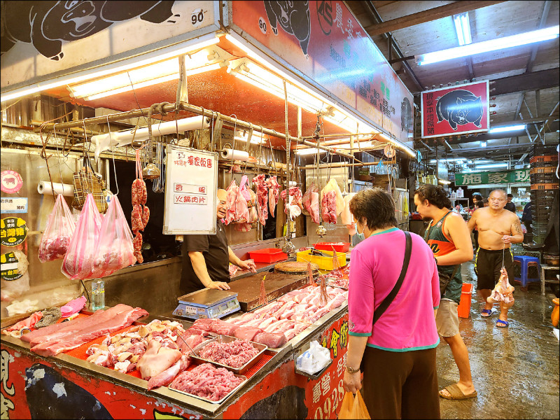 解禁首日 桃竹苗肉品市場拍出4294頭豬