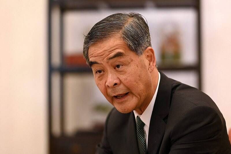 香港一小學開放使用簡體字 梁振英痛批:回歸前已討論好要保留繁體