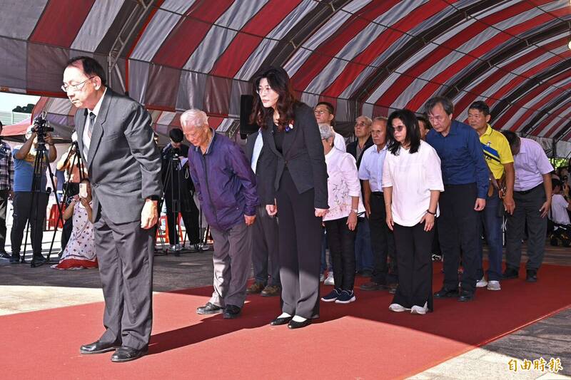 國民黨主席鄭麗文上任一週，今出席由「台灣地區政治受難人互助會」等統派團體舉辦的「五〇年代白色恐怖受難者追思慰靈大會」（秋祭）引發爭議。（記者塗建榮攝）
