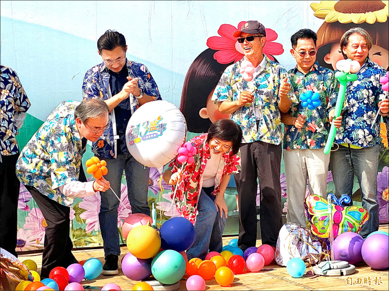 新社花海花毯節 何欣純、江啟臣拚人氣