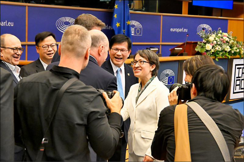 蕭美琴、蔡英文接力到訪 台歐升溫 外交大突破