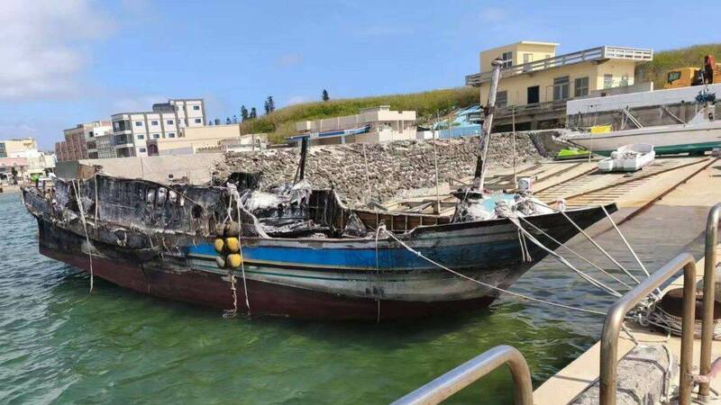 遭水上摩托車火警波及漁船 仍在七美南滬港區待修鳳凰來襲成隱憂