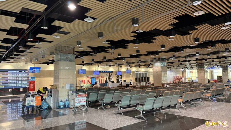 澎湖加班機「重北輕南」 縣府4800萬元包機遭質疑無配套措施