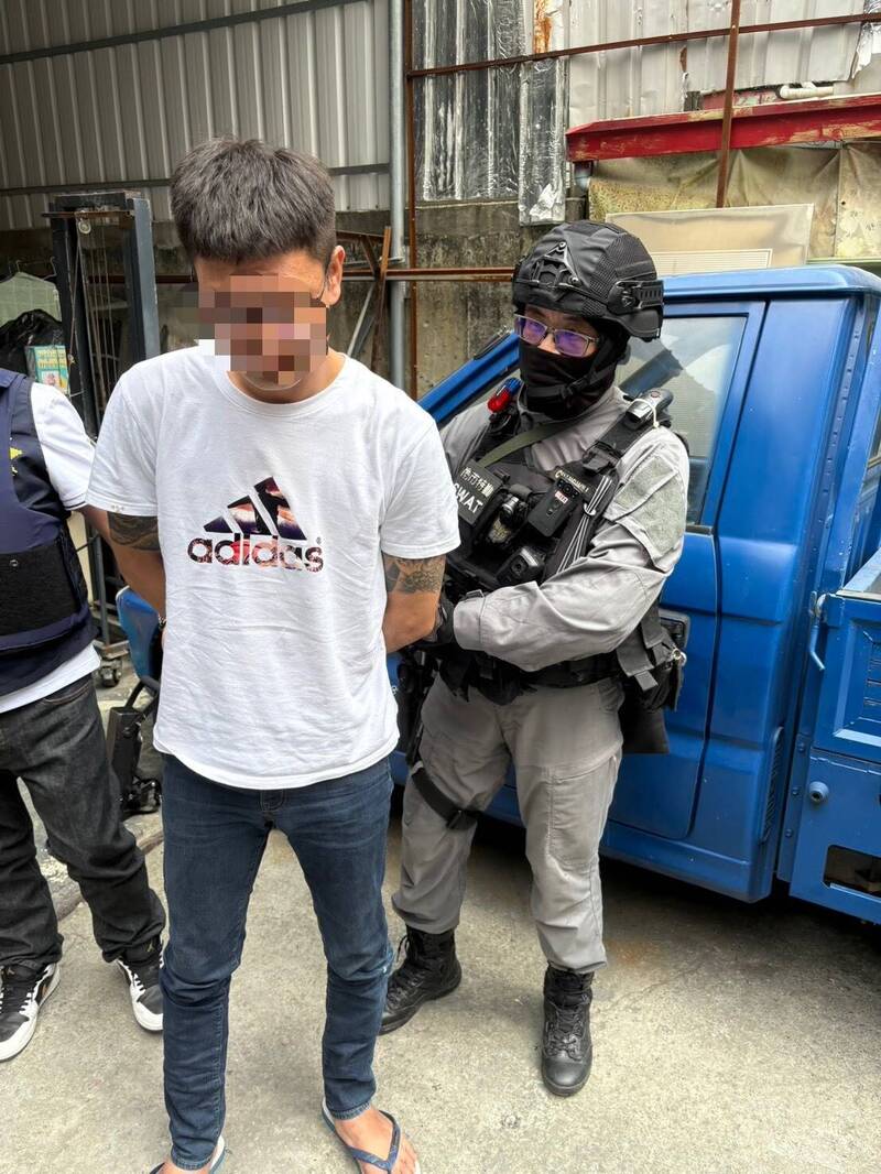 男子拒檢撞警車落跑 台南住家落網搜出毒品