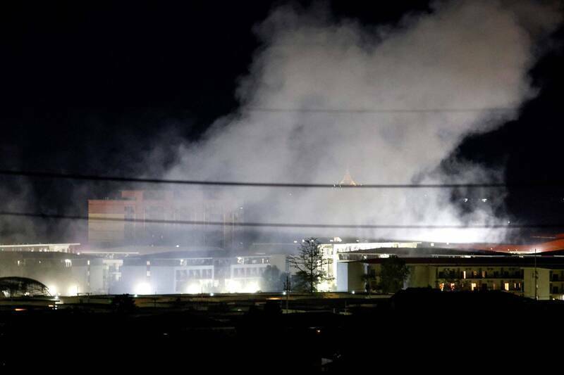 缅甸军方10月下旬打击该国诈骗大本营「KK园区」，引爆园区建筑物，现场天空浓烟滚滚。（法新社档案照）