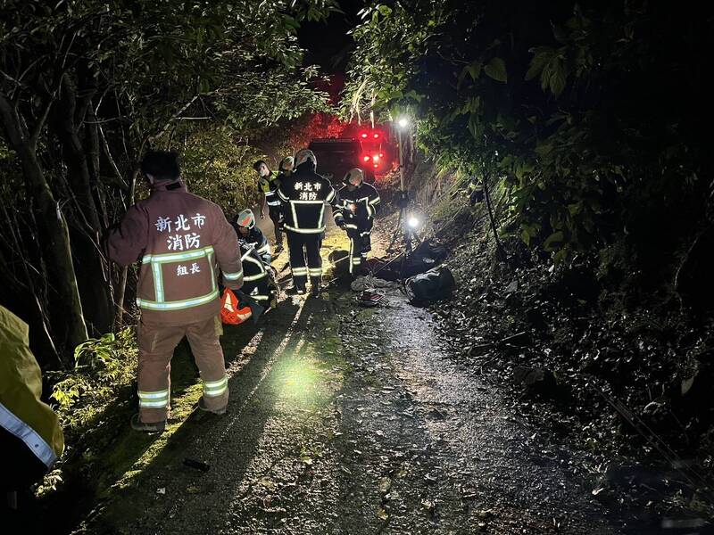 大批消防人员到场救援。（记者陆运锋翻摄）