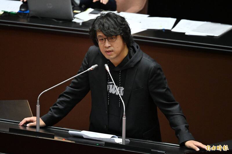 中共威脅全球通緝沈伯洋 央視8分鐘「起底」影片：收手吧！