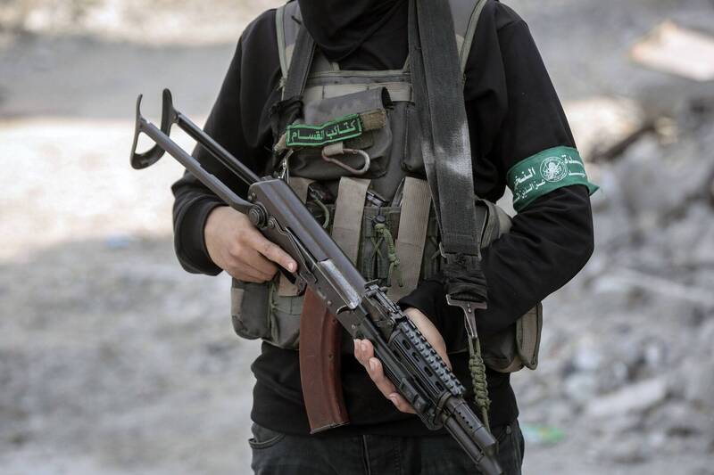 近日一名获释以色列男性人质公开指控，自己在加萨被囚期间遭到性侵，这是首位男性人质公开揭露在囚禁中遭性侵的案例。（彭博社）