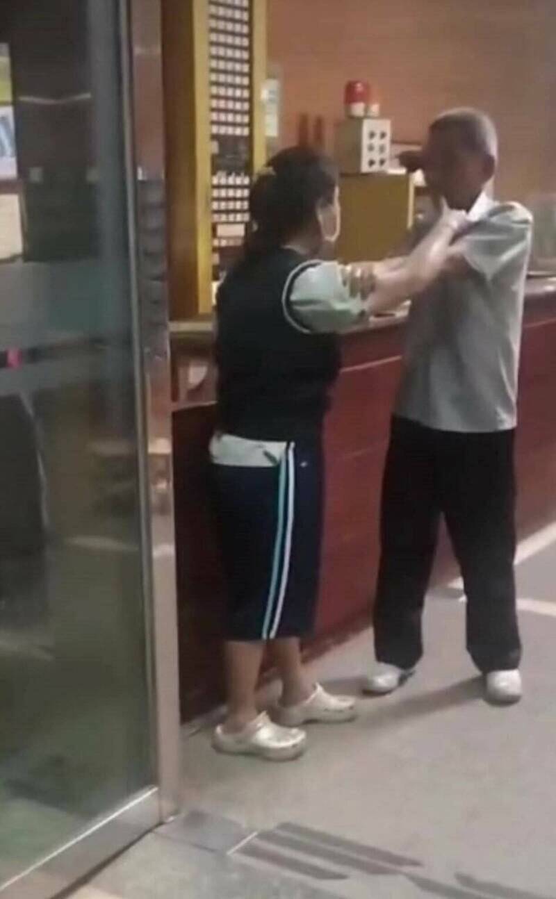 曾選台中市長「超狂媽媽」與社區保全互毆 二審仍判拘45天