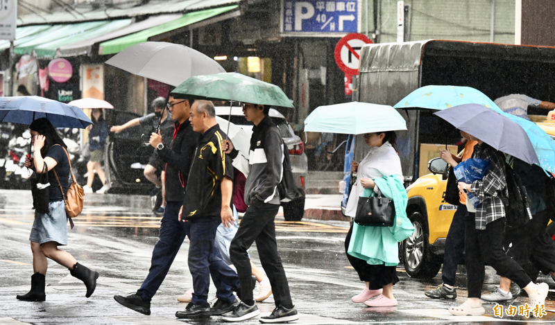 鳳凰還沒到共伴先發威!北、東「紅紫爆」 這些地區恐劇烈降雨!