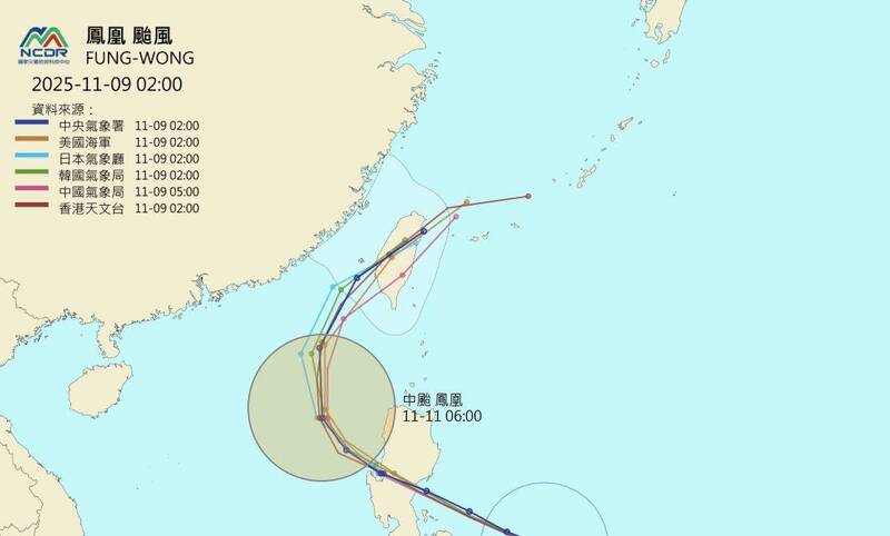 鳳凰颱風來勢洶洶，根據國家災害防救科技中心匯整的各國颱風路徑預測，各國趨於一致，認為颱風將直接登陸中南部一帶。（圖擷取自NCDR）