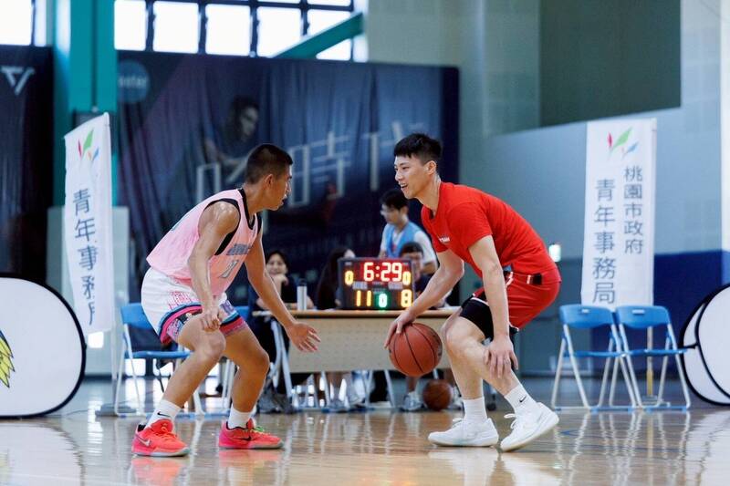 桃市青年局攜手世界展望會推動體育志工服務 SBL台銀球星張家禾熱血助陣
