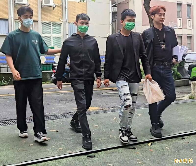 主嫌是竹联帮弘仁会新庄分会成员李启明（右2）。（资料照）