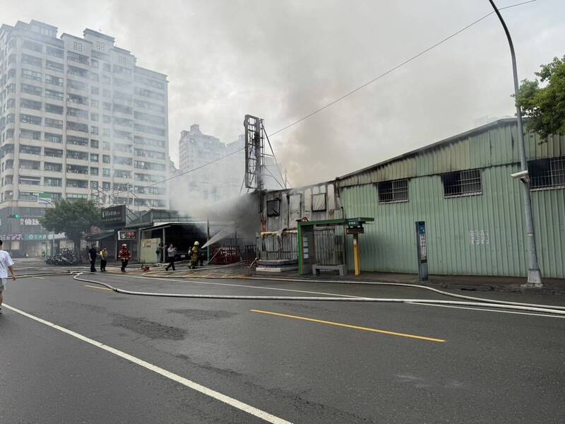 大火在约30分钟内被扑灭。（民众提供）