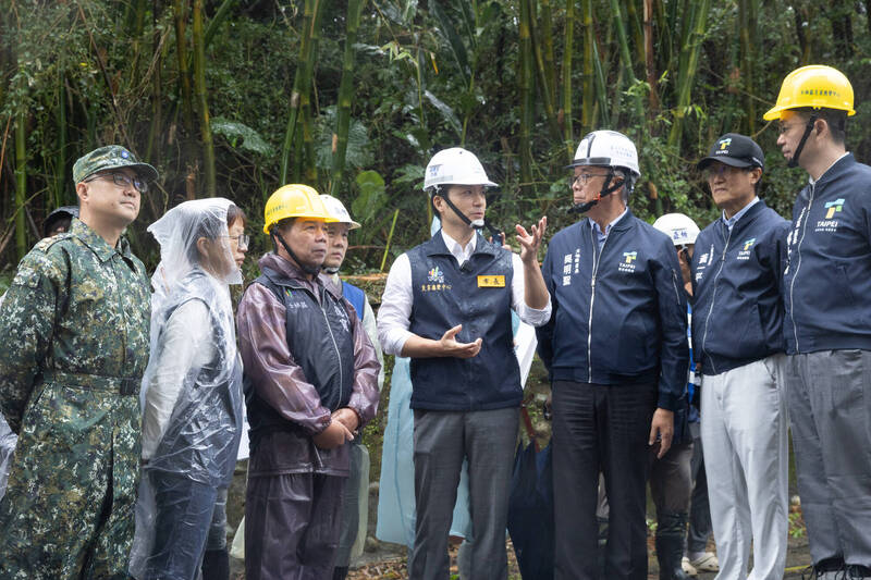 菁山路邊坡泥流溢流搶修擋土牆 蔣萬安:必要時用災準金加速