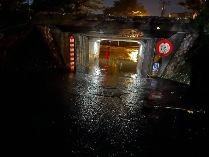 用路人快繞道!宜蘭冬山鄉立幼兒園群英分班旁涵洞 水淹及膝