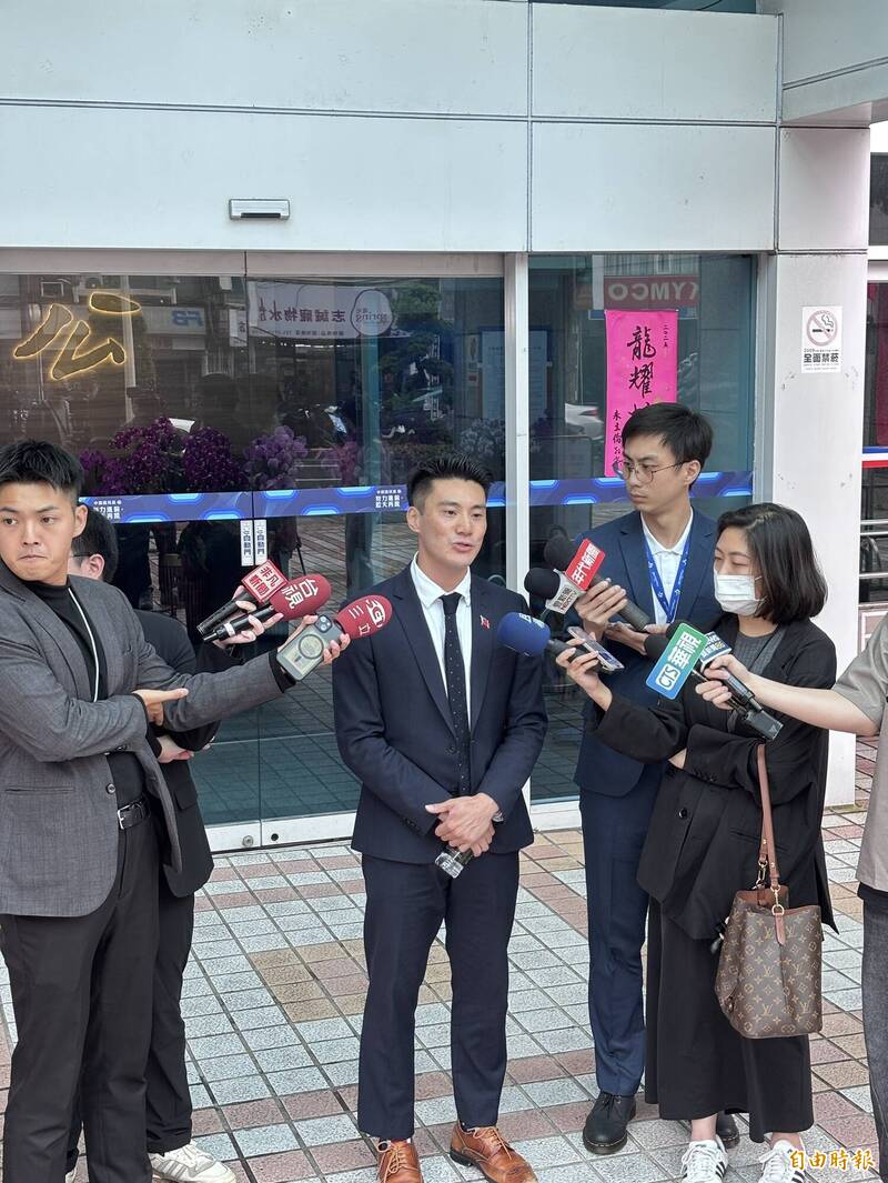 衝黨中央要鄭麗文道歉惹正妹中央委員不滿 丁瑀:不要亂潑綠漆