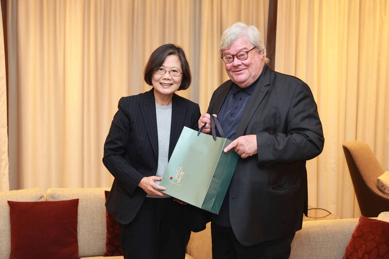 蔡英文、蕭美琴相繼訪歐 包瑞翰:台歐關係顯著升溫