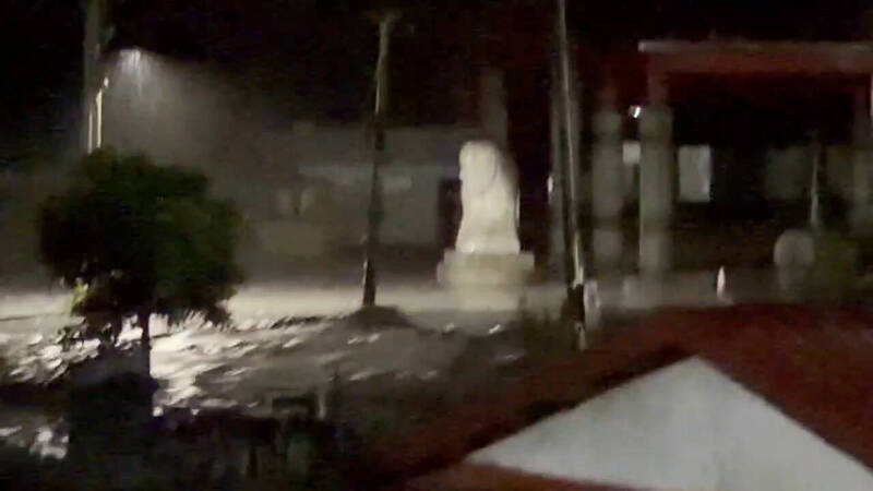 馬太鞍溪水位升高漫過便道最低處 萬榮鄉明利村爆泥流