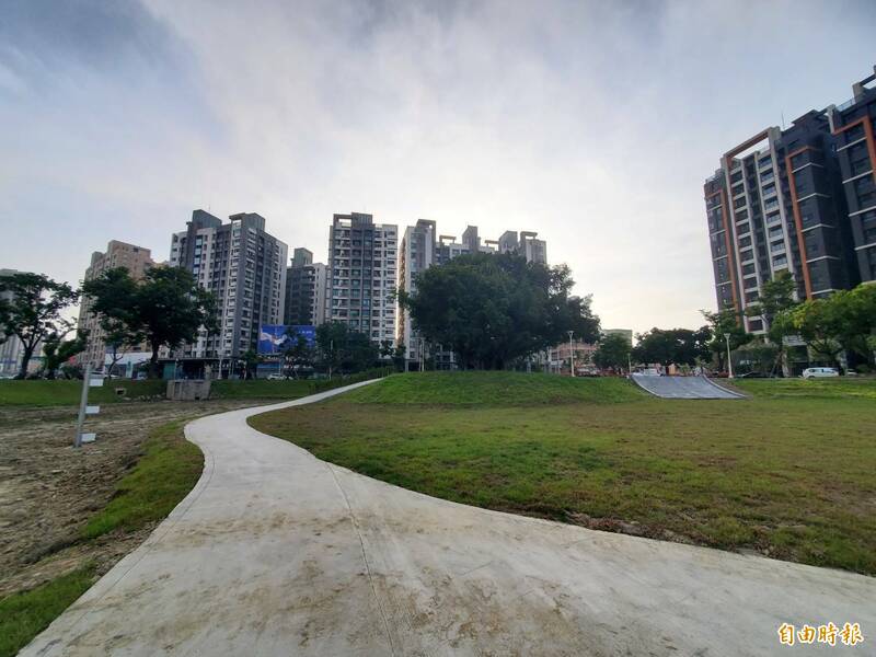 鳳凰颱風來襲》高雄週二逢大潮 嚴防海水倒灌