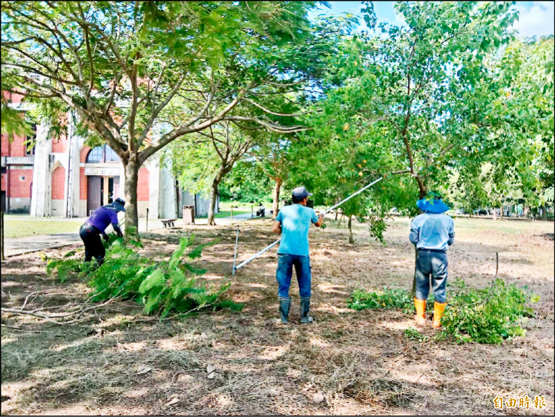 《迎戰鳳凰颱風》台南防洪牆加高 備妥23萬個沙包