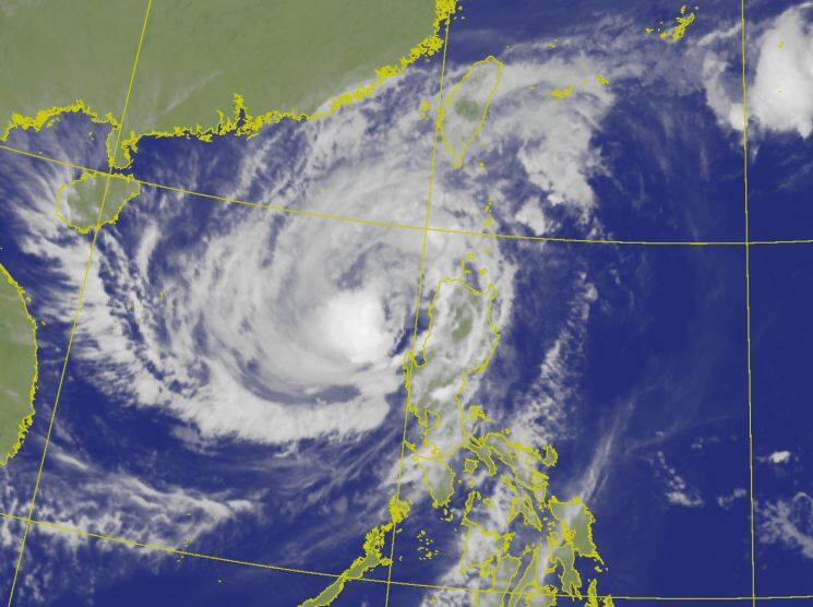 鳳凰來襲!今明北東共伴豪雨 週三、四颱風登陸中南部風雨最明顯