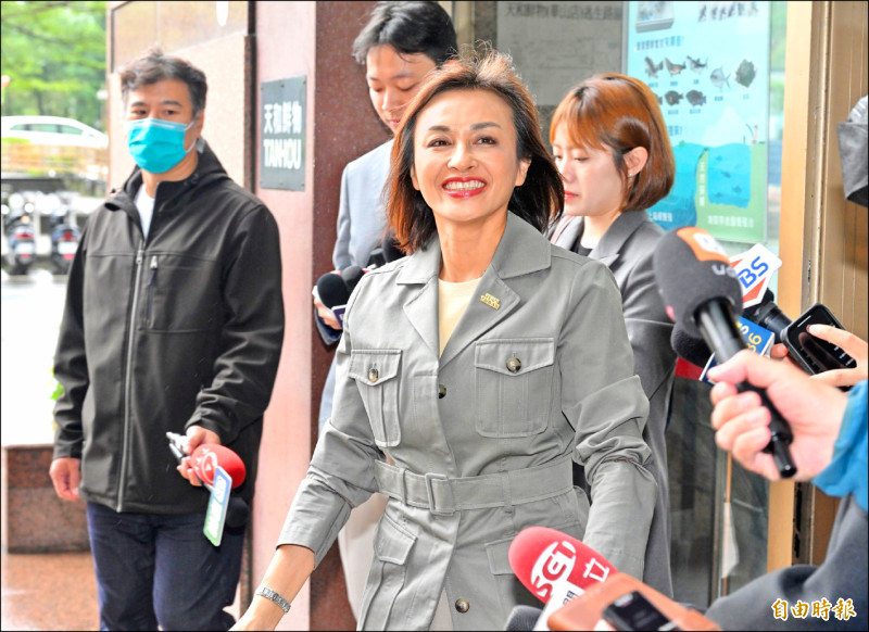 民進黨初選起跑》 邱議瑩搶頭香 登記高市長