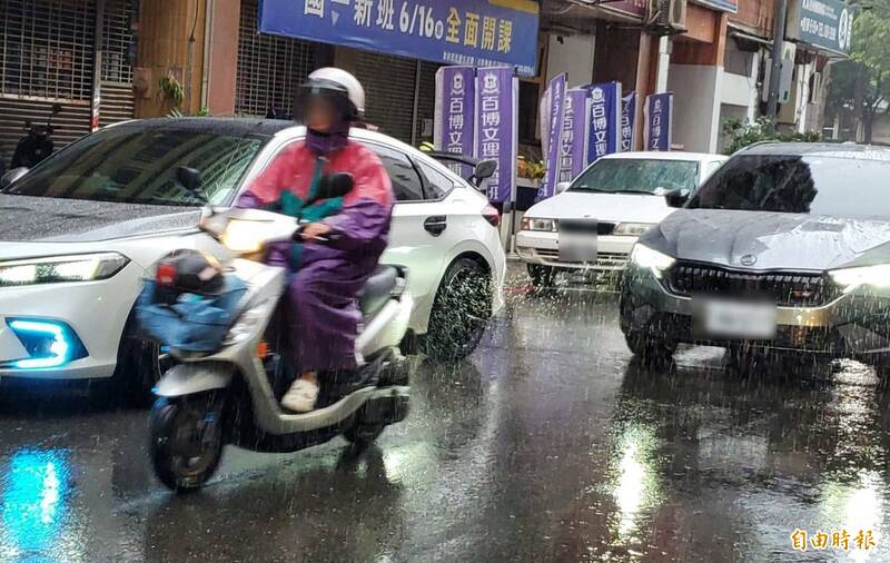 鳳凰颱風來襲 高雄列入警戒區以這天風雨最大