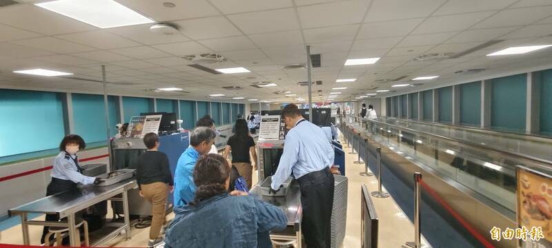 機場邊境檢疫嚴密 8旬嬤攜帶鴨肉飛機餐入境挨罰