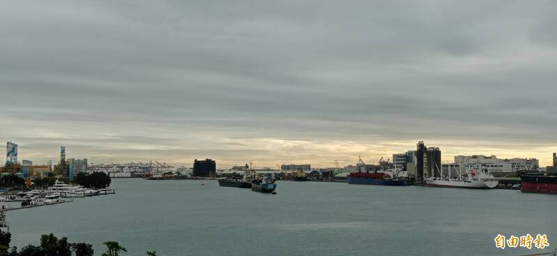 鳳凰颱風逼近 高雄港「淨空」