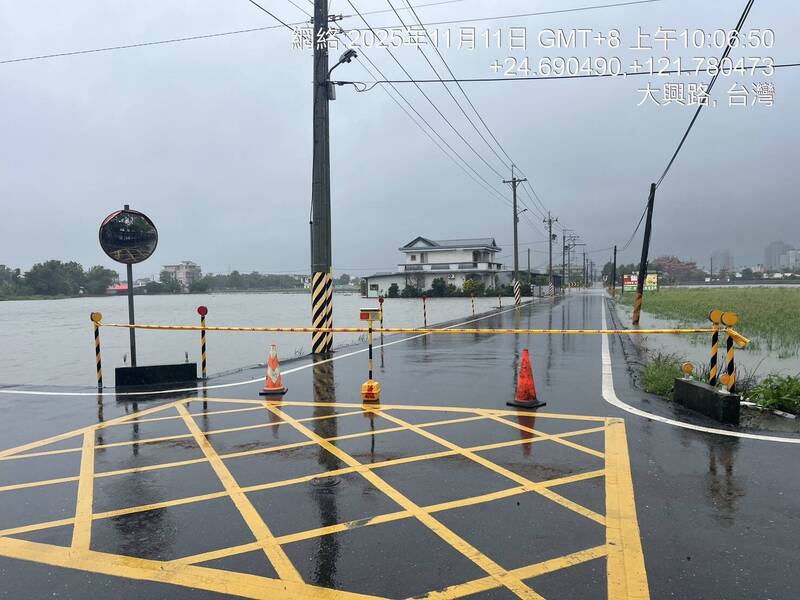 宜蘭平地、山區累積雨量驚人 多處道路積淹水成河流