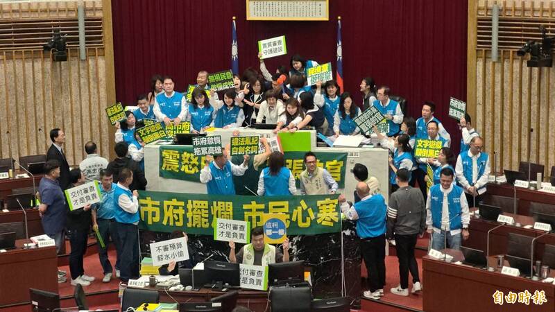 陳其邁任內頭一回 藍營攻佔議會主席台擋總預算