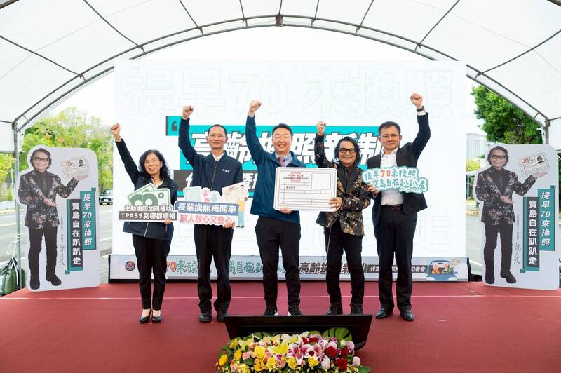 別白忙!年底前搶換「舊制駕照」效期較長? 公路局闢謠