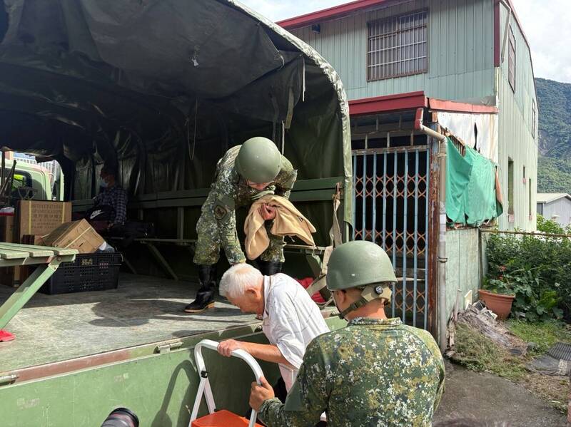 鳳凰颱風逼近 高雄山區撤離111人