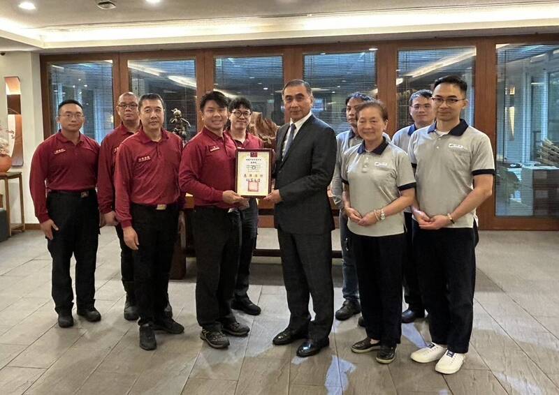 目睹火災演練有感 桃園企業捐贈大林消防分隊救災救護器材