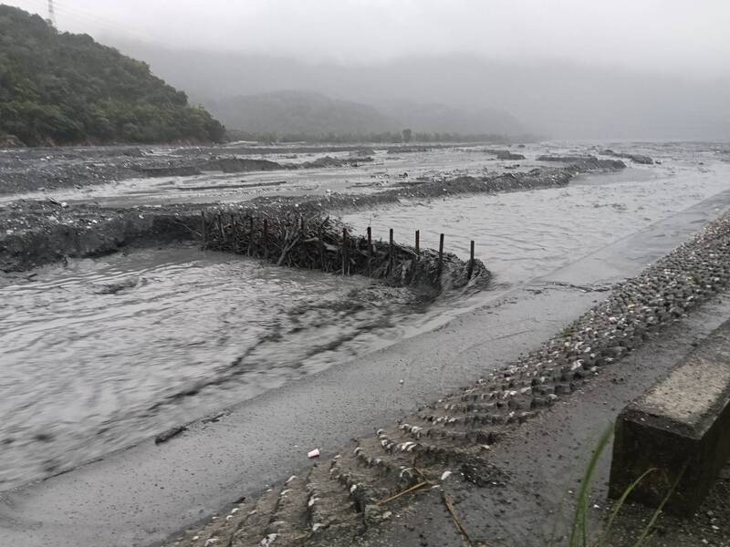 鳳凰颱風》花蓮秀林台8線、光復台9線災阻 公路局預警性封路