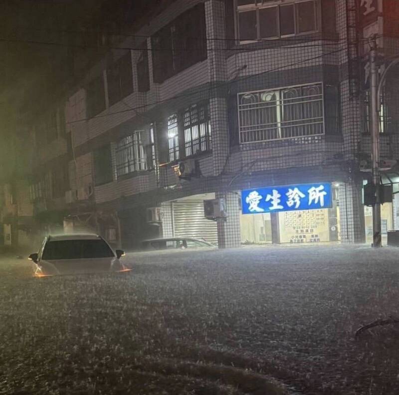 蘇澳暴雨，淹水災情慘重。（民眾提供）