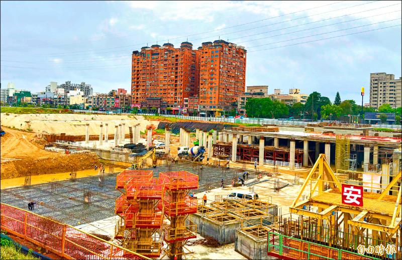 中壢後站蓋滯洪池 一場雨就半滿