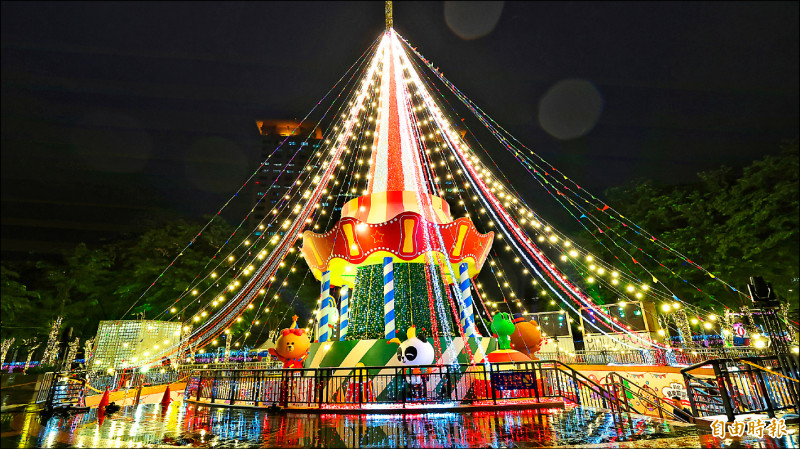 新北耶誕城14日開城 歡樂馬戲棚主燈亮相