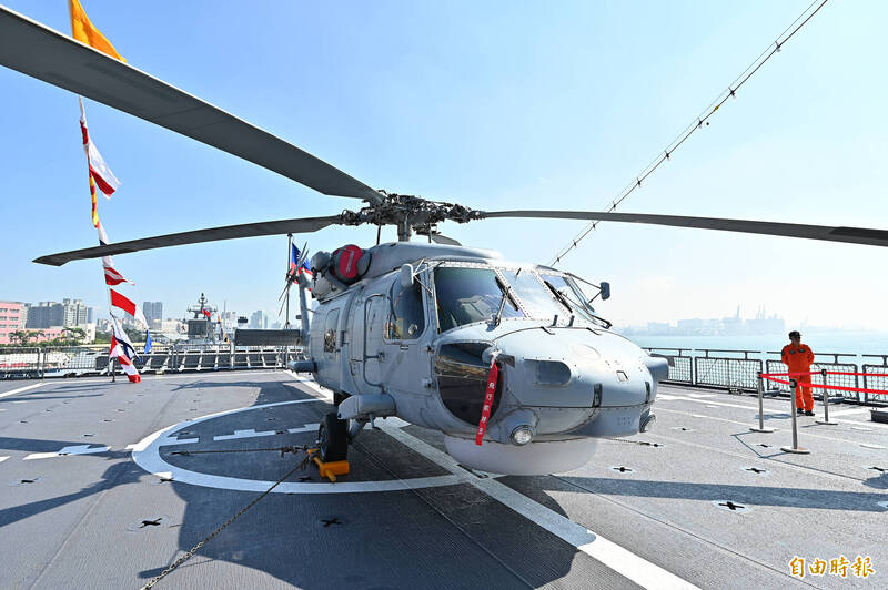 飛官警戒待命酒測竟達0.04、離座尿尿 海軍艦指部：深表遺憾致歉