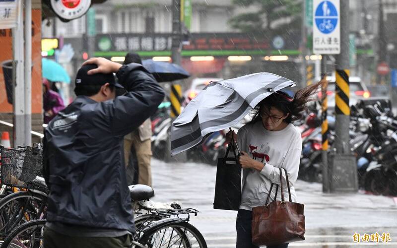 鳳凰明於高屏登陸!專家預測各地風雨 週末有望轉晴下週大降溫