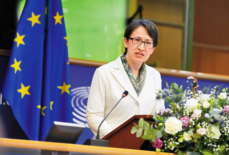 不是沒在怕？他造謠捐鉅資換歐洲議會演講  急刪文喊：只是反串啦！