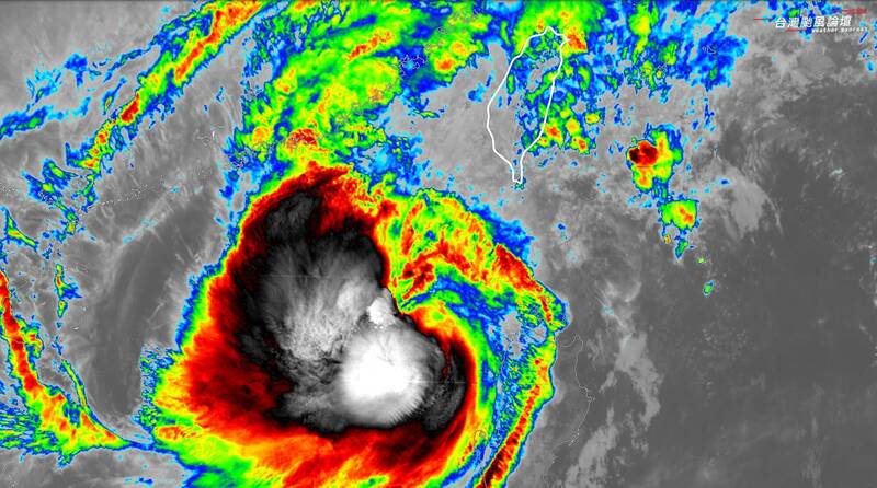 鳳凰颱風強度仍維持 氣象粉專：近幾個小時非常關鍵