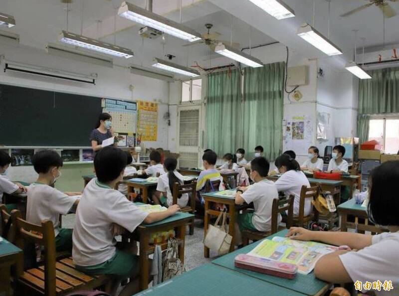 抖音用語滲透校園!學生喊「拉粑粑」老師嚇壞嘆:心累了